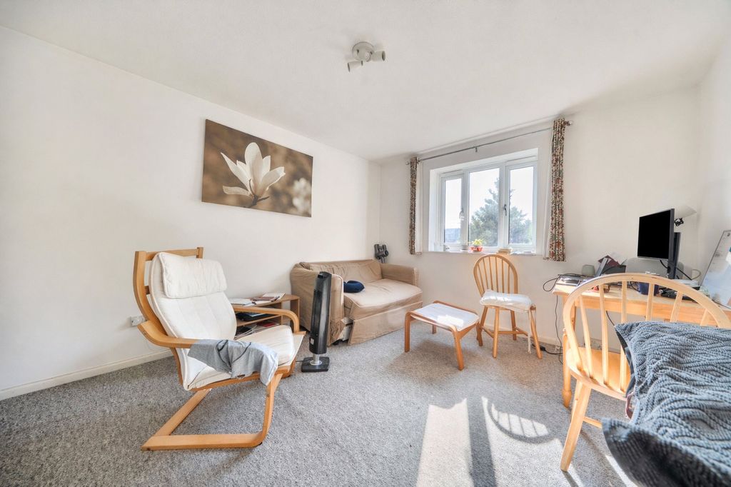 Property photo 2 of 8 Picture No. 21