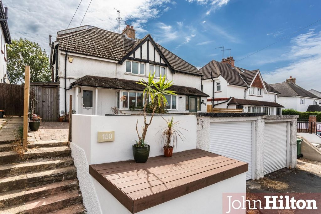 Property photo 1 of 28 Carden Avenue38.Jpg