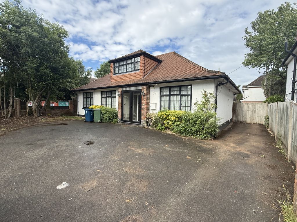 Property photo 1 of 8 4 Bed Detached House To Rent In Stanmore