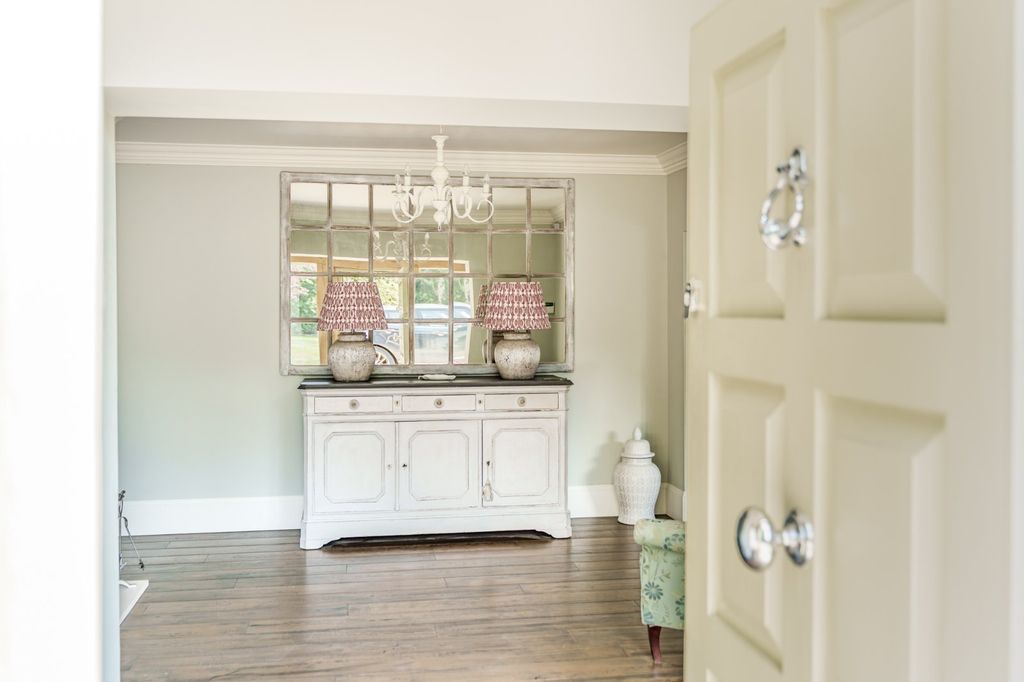 Property photo 3 of 19 Hall