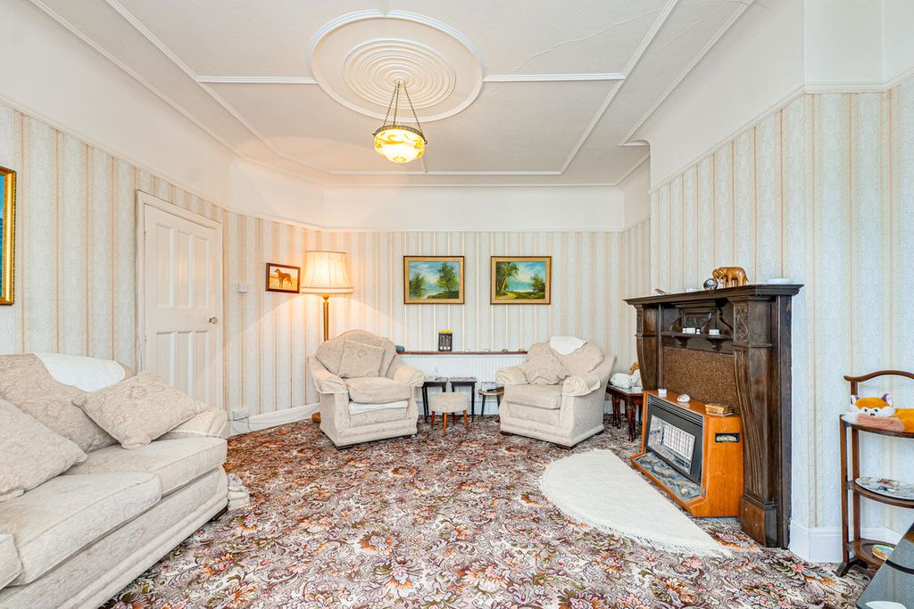 Property photo 3 of 28