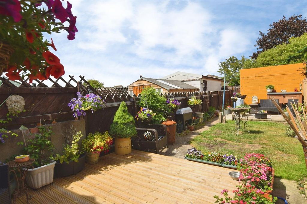 Property photo 3 of 23 09B949Ec-Garden.Jpg