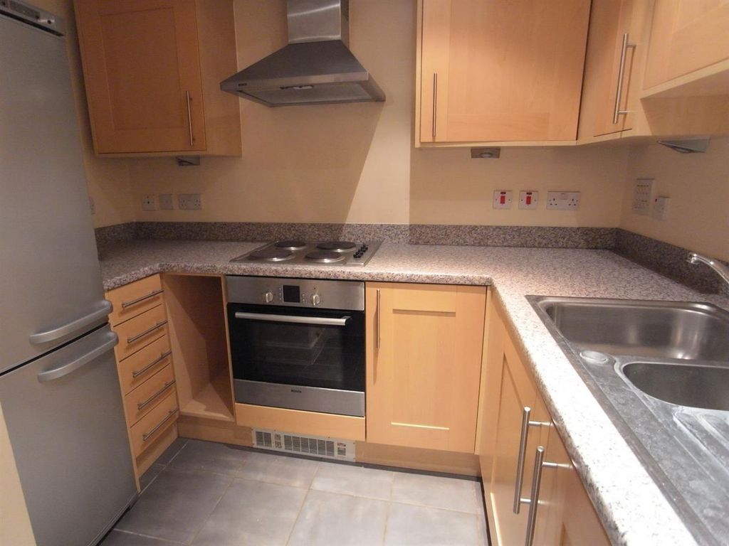 Property photo 2 of 7 Kitchen
