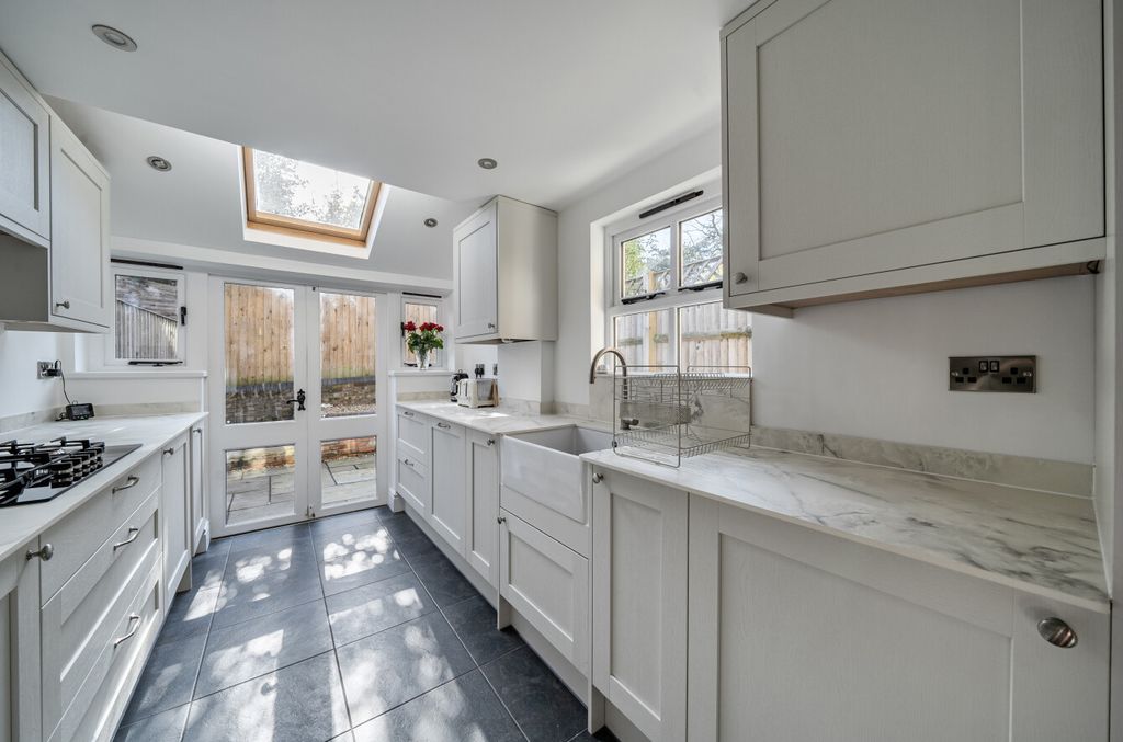 Property photo 2 of 24 1417998-14-699Eeb...
