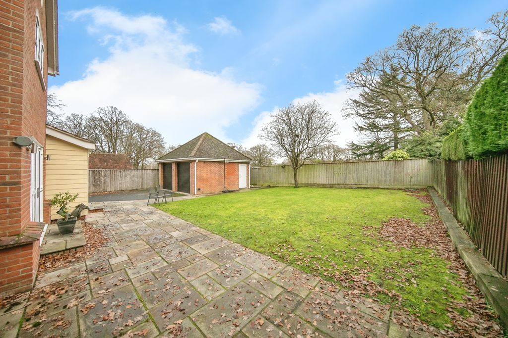 Property photo 2 of 34 Garden 2