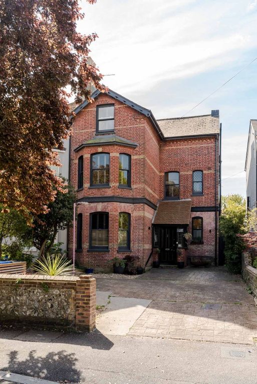 Property photo 2 of 35