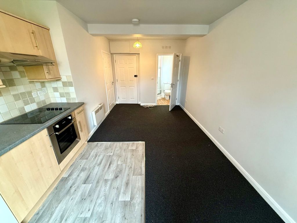 Property photo 3 of 8 Picture No. 15