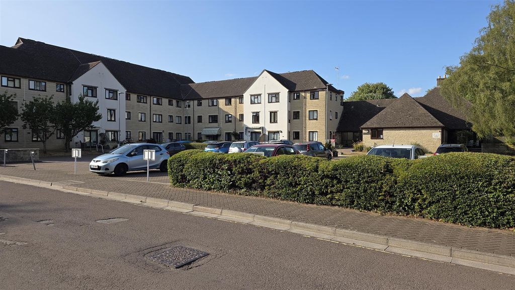 Property photo 1 of 15 865.Jpg