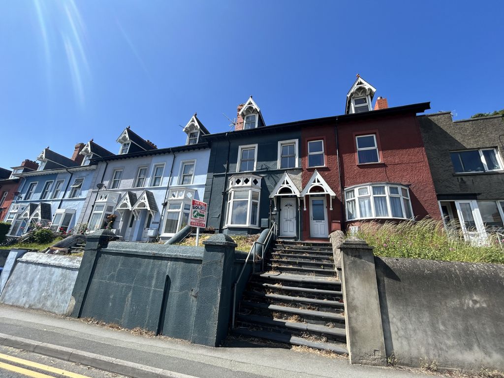 Property photo 1 of 6 6 Bed Student House For Rent