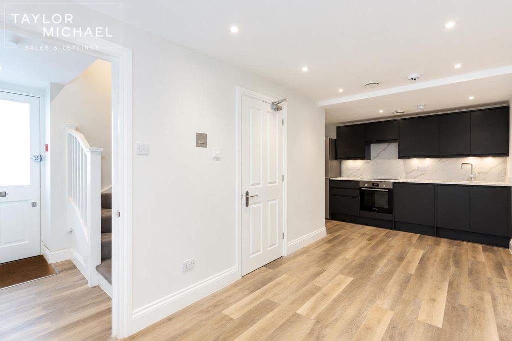 Property photo 3 of 33 Kitchen / Dining Room