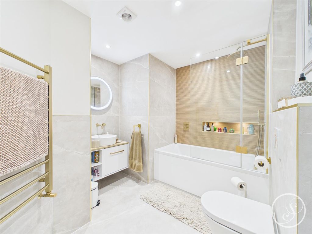 Additional image 23 of 3 bed flat for salePark Crescent, Roundhay, Leeds LS8