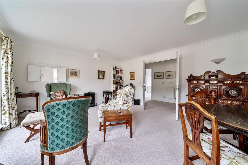 Property photo 3 of 16 Sitting Room