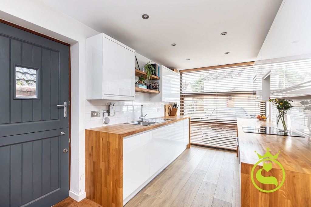 Property photo 3 of 24