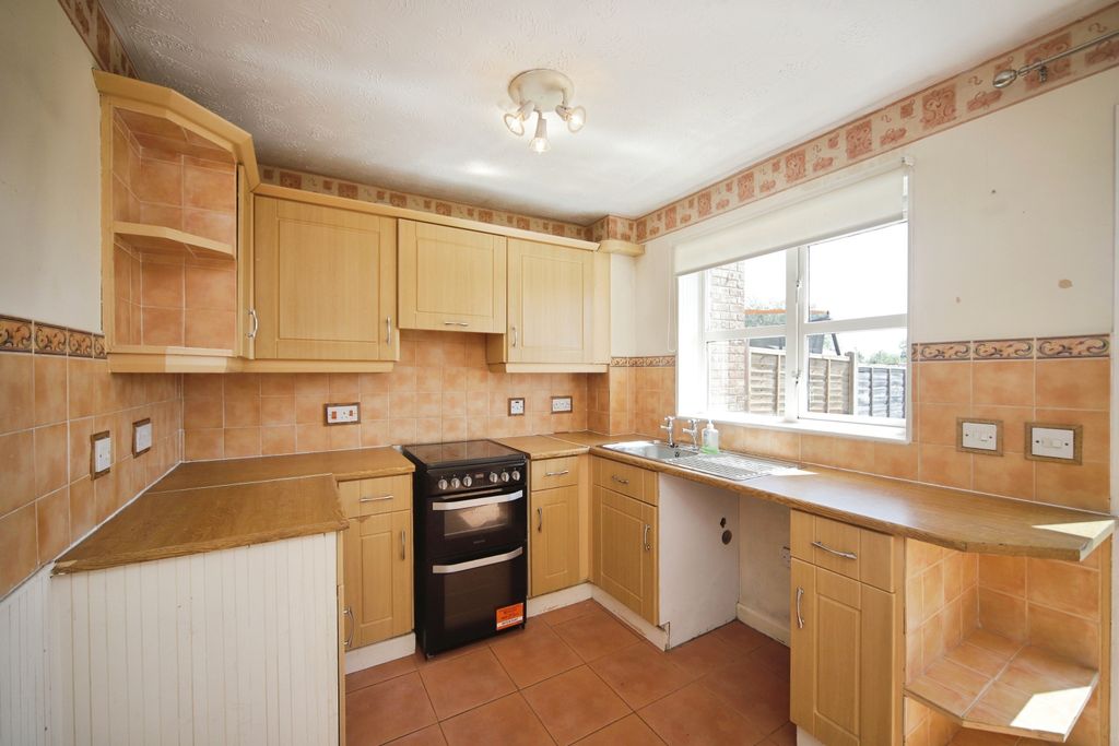 Property photo 2 of 17 Kitchen