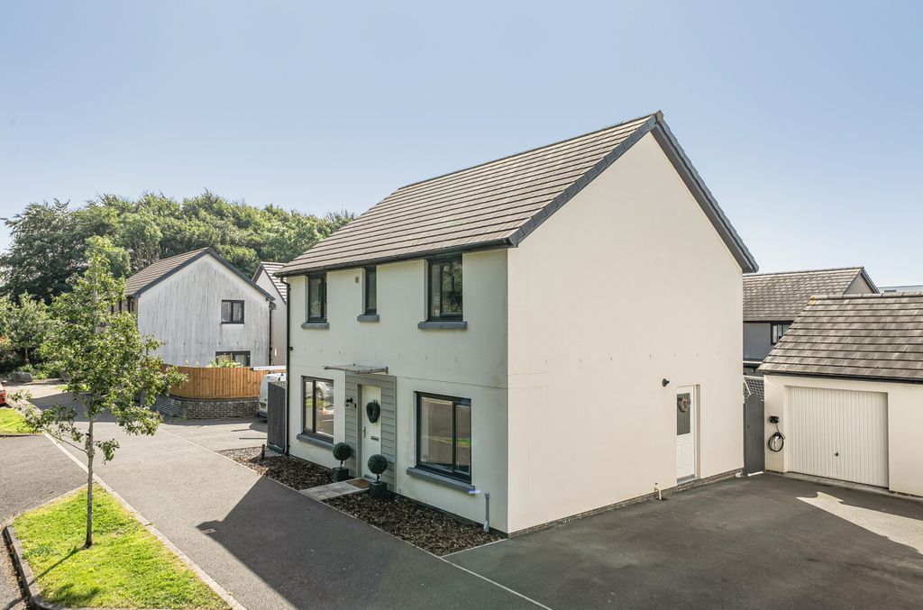 Property photo 1 of 25 24 Charlbury Drive