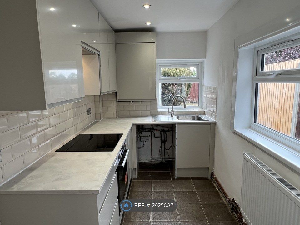 Property photo 2 of 11 Kitchen