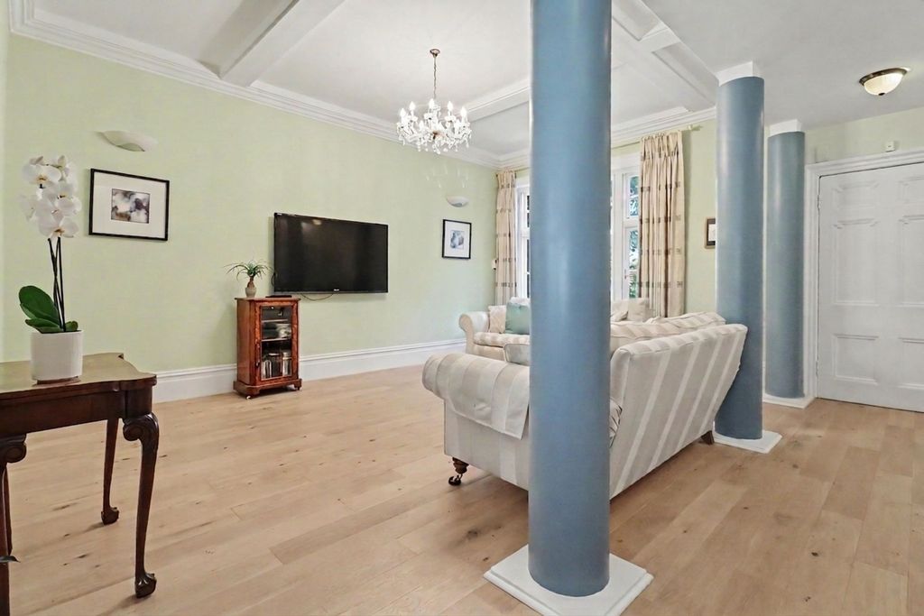 Property photo 3 of 23