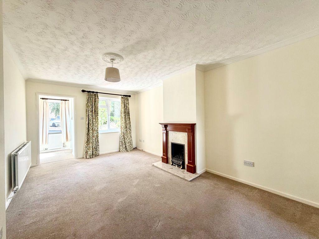 Property photo 3 of 16 Living Room