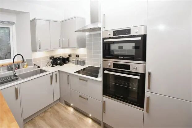 Property photo 3 of 12 Picture 3