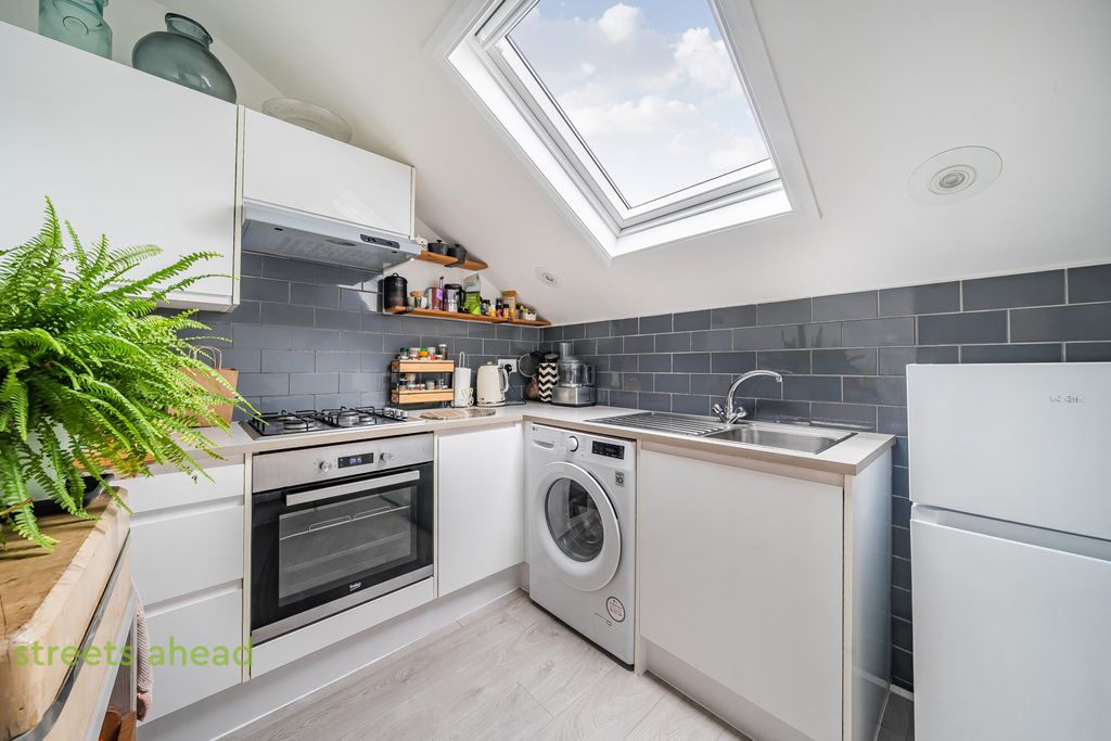 Property photo 3 of 15 859A8E3E-Cb6c-43d...