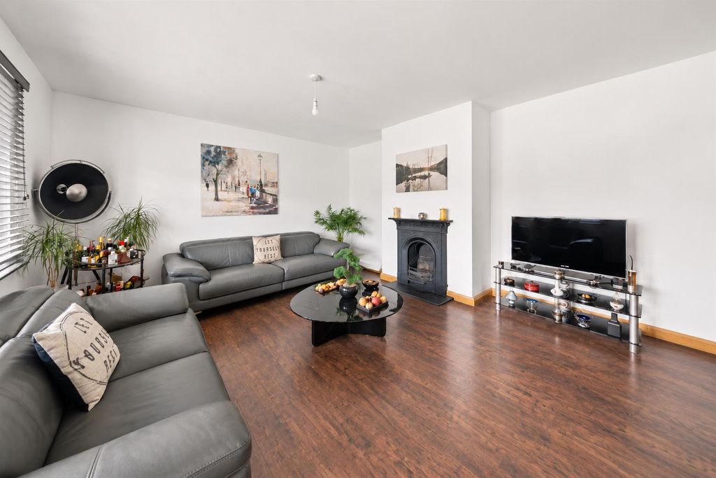 Property photo 2 of 17 6c75F4B3-79Ad-46Dd-96c2-4cc0B9B35A2B.Png