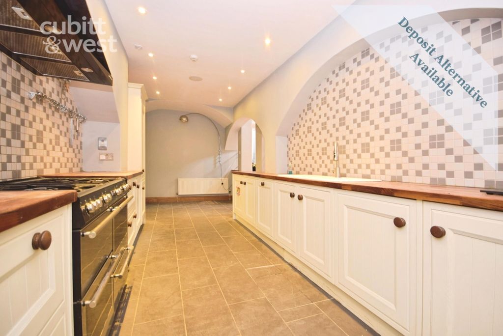 Property photo 1 of 18 Kitchen/Diner