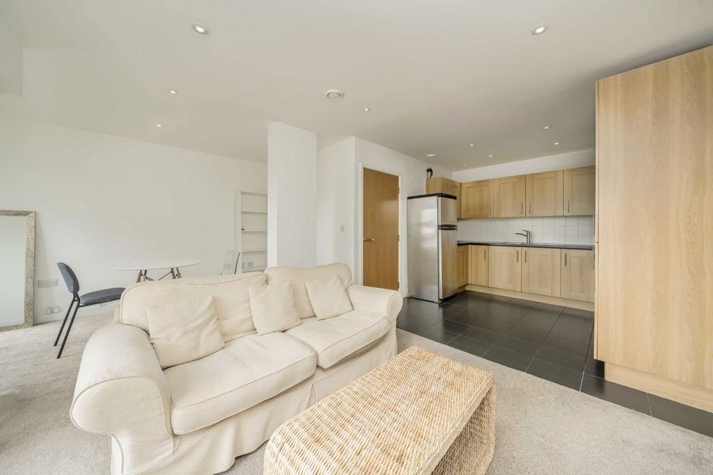 Property photo 2 of 7