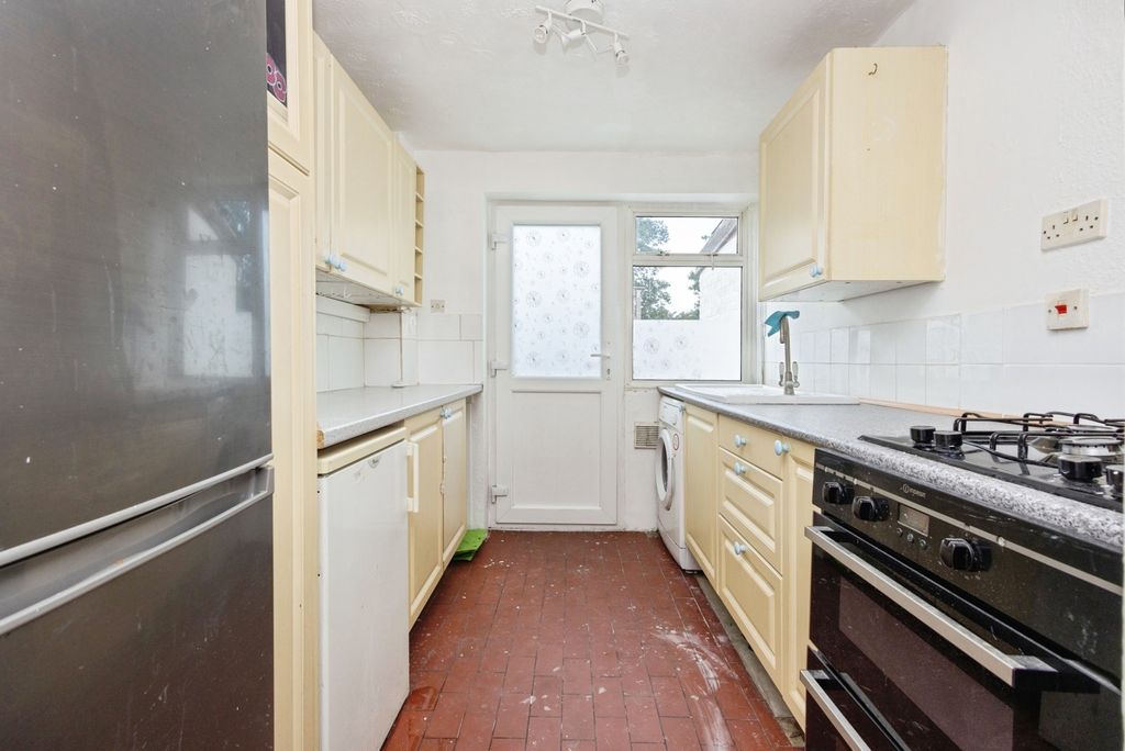 Property photo 2 of 17 Photo