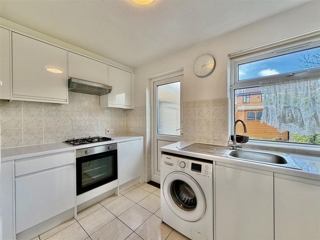 Property photo 1 of 7 Kitchen