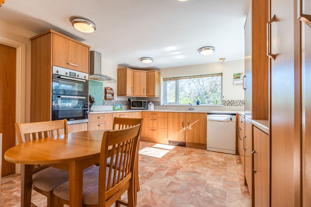 Property photo 3 of 31