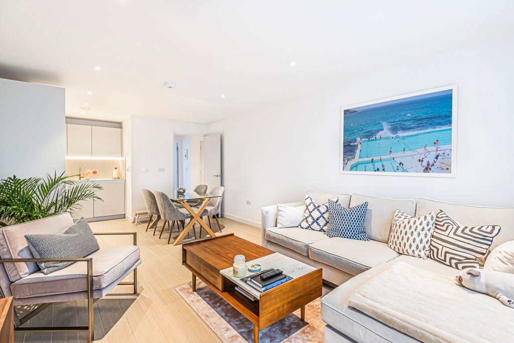 Property photo 2 of 8 698556 (2)