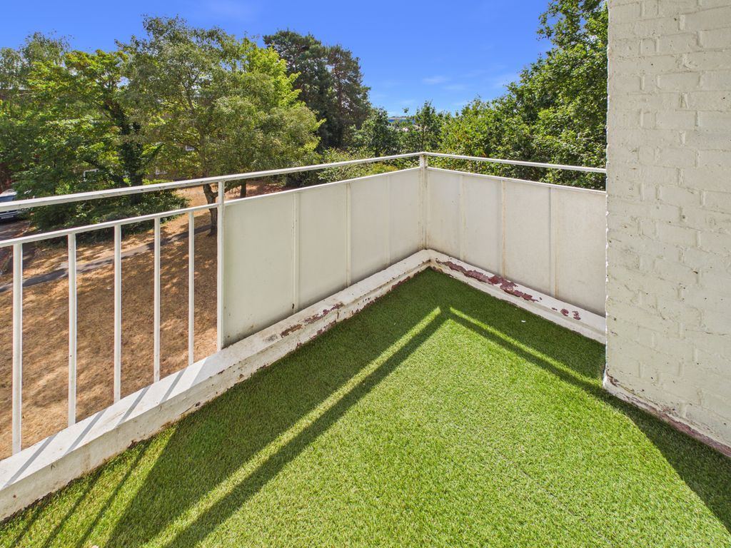 Property photo 3 of 10 Cam05170G0-Pr0395-Still007