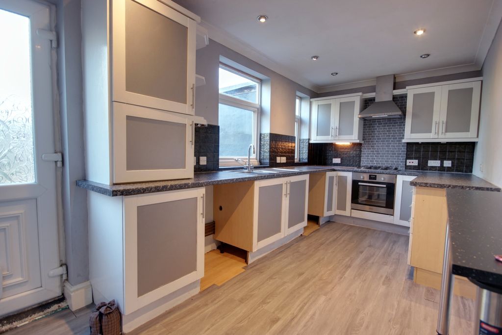 Property photo 2 of 14 1 Kit Din A