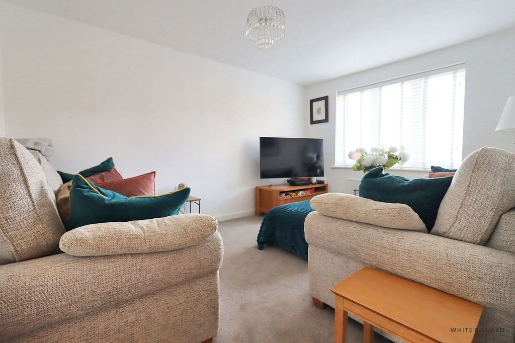 Property photo 3 of 12