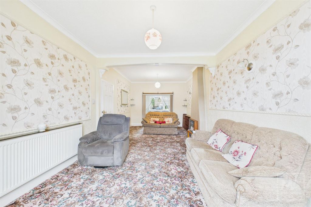 Property photo 2 of 14 Lounge