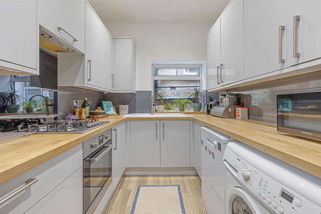 Property photo 3 of 15 Flat C, 80 Crystal Palace Park Road, Se26 - 4.Jpg