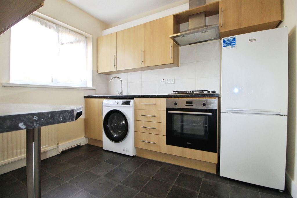 Property photo 1 of 11 One Bedroom 1st Floor Flat To Rent