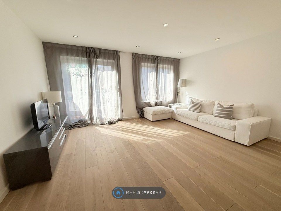 Property photo 2 of 35 Open Plan Living / Dining
