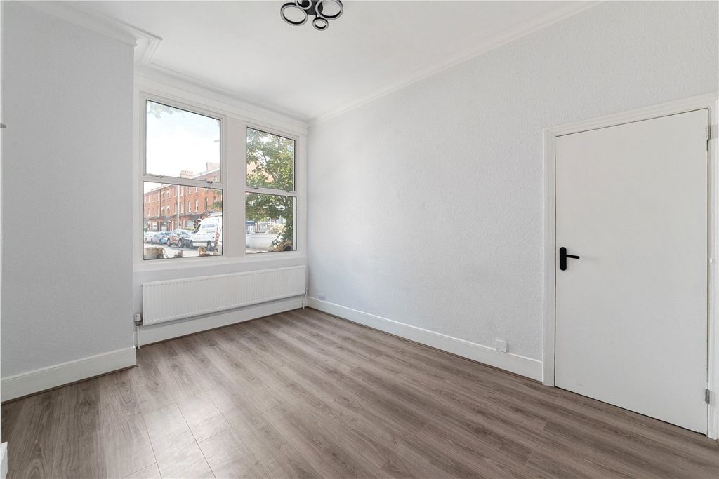 Property photo 2 of 10 Picture No. 04