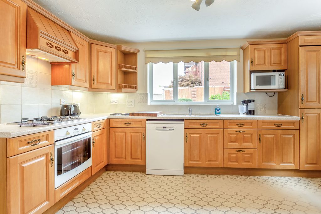 Property photo 2 of 23