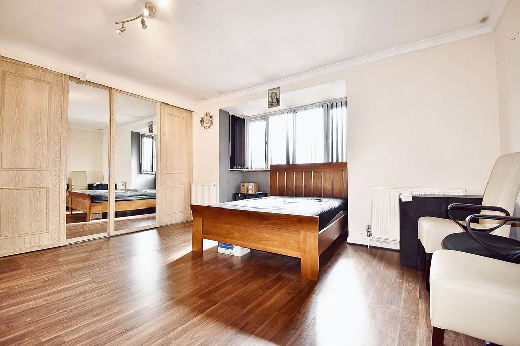 Property photo 2 of 5
