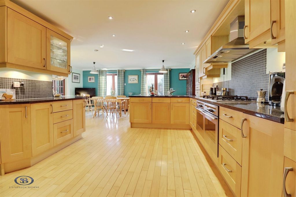 Property photo 2 of 38