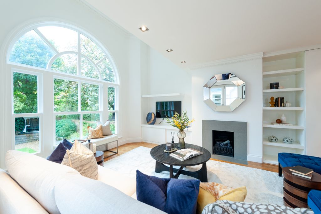 Property photo 2 of 26