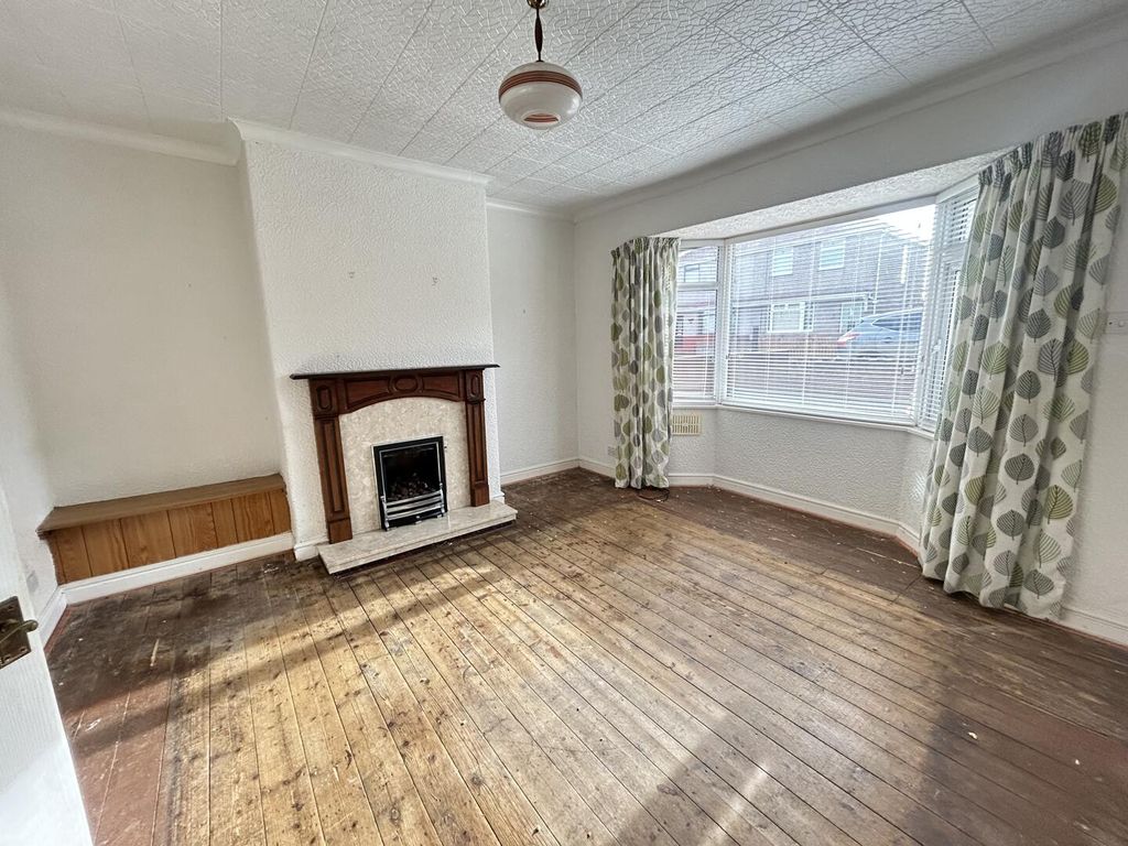 Property photo 3 of 11 Living Room