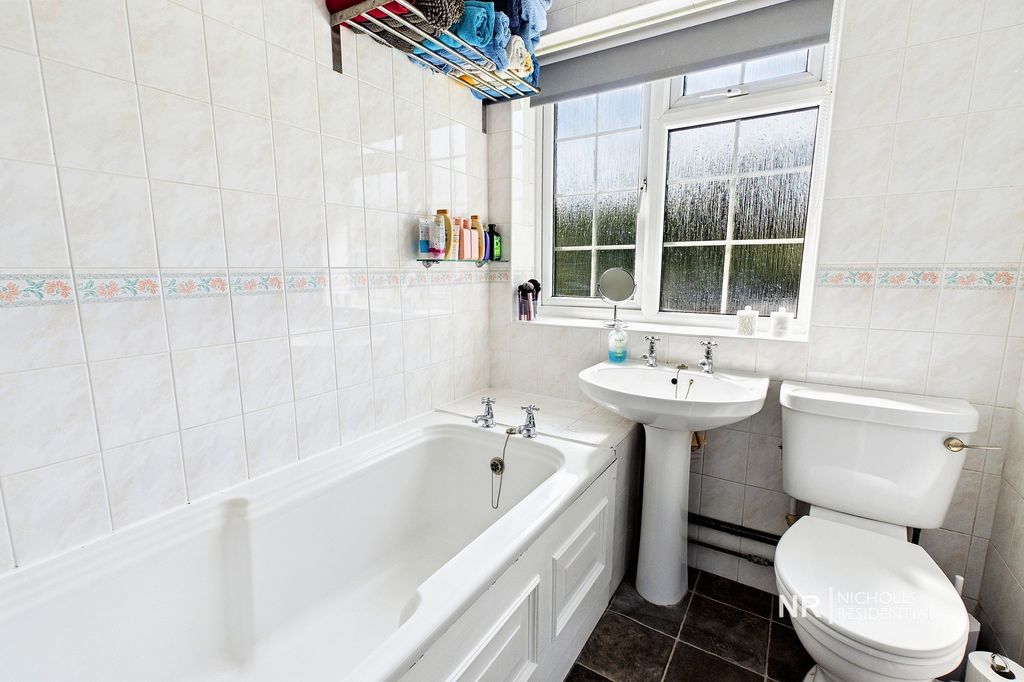 Property photo 3 of 12 Bathroom