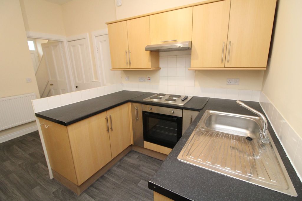 Property photo 2 of 24 Kitchen