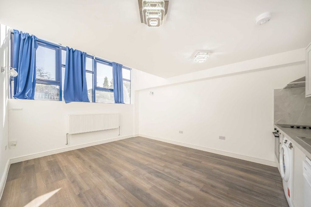 Property photo 1 of 4