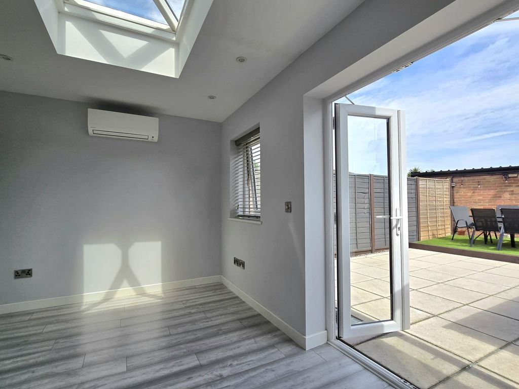 Property photo 3 of 32