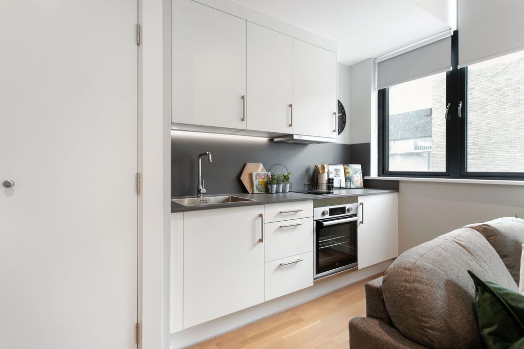 Property photo 3 of 15 Kitchen (Example)