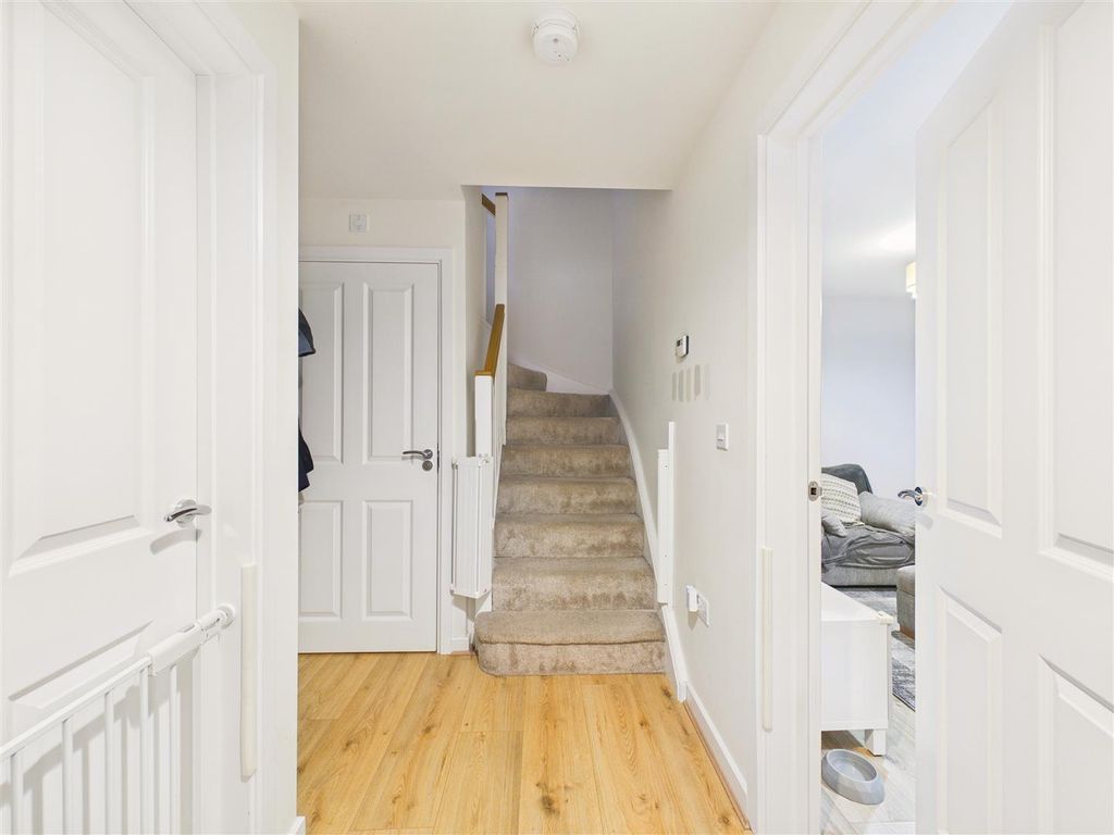 Property photo 3 of 14 Cam05193G0-Pr0112-Still003.Jpg